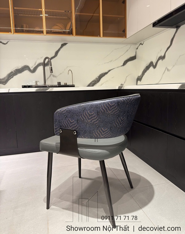 Ghế ăn bọc da 573S thiết kế tối giản, lưng cong ôm lưng giúp thư giãn dễ chịu