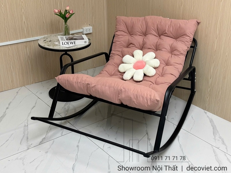 Ghế bập bênh thư giãn màu hồng pastel nhẹ nhàng