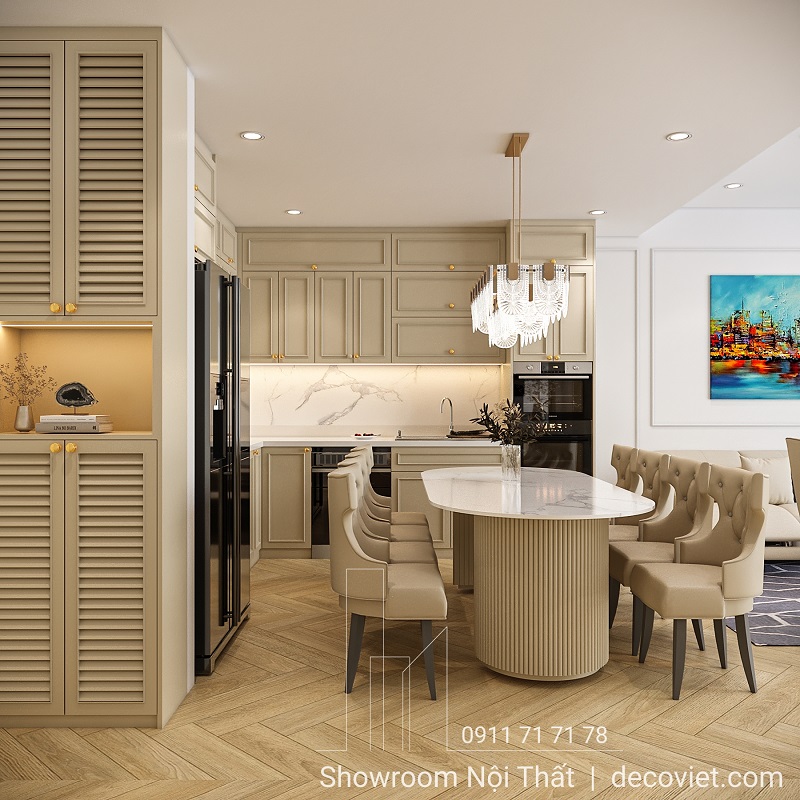 Không gian bếp đẹp với tủ bếp gỗ màu be kịch trần và thiết kế tân cổ điển