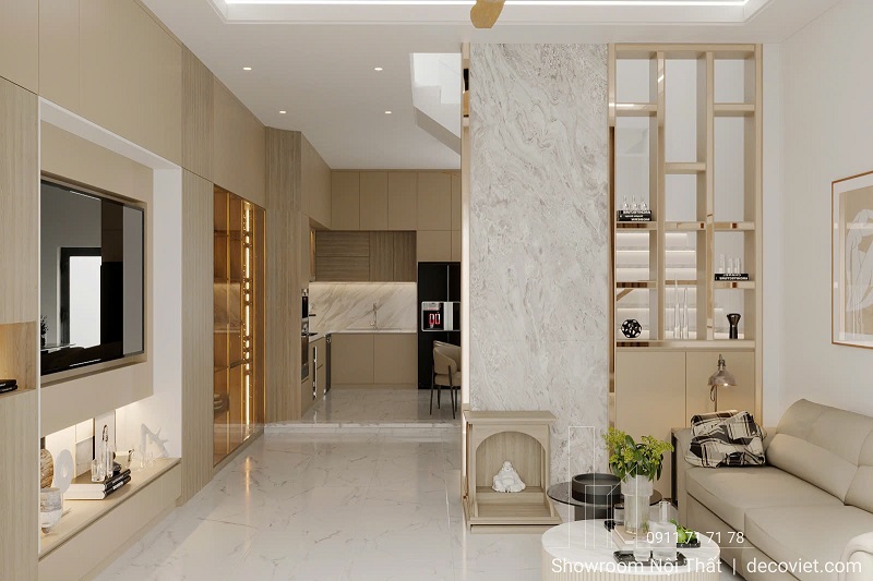 Phòng khách nhà phố hiện đại với sofa bọc da, vách ngăn sang trọng