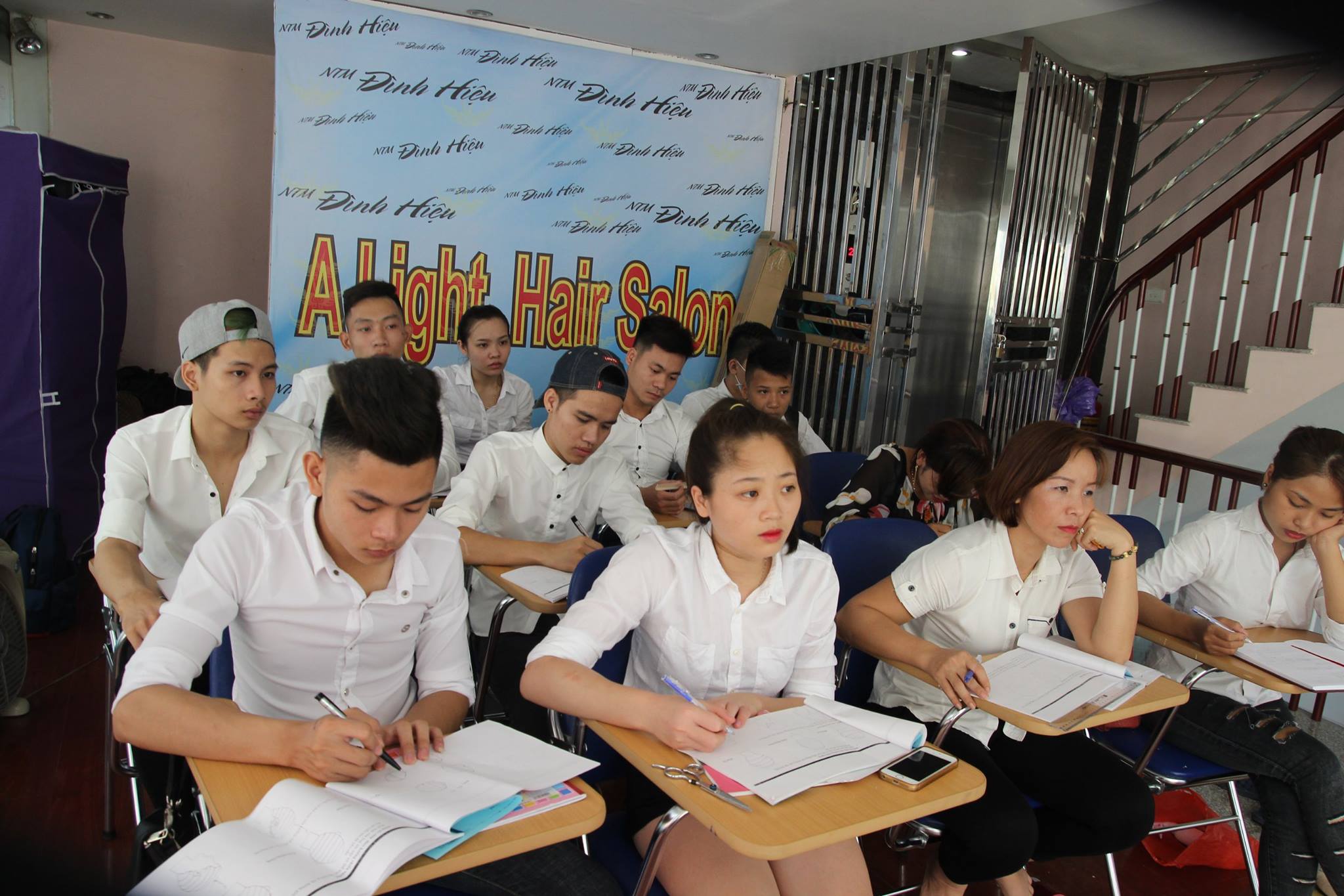 ALIGHT SALON - dạy nghề tóc