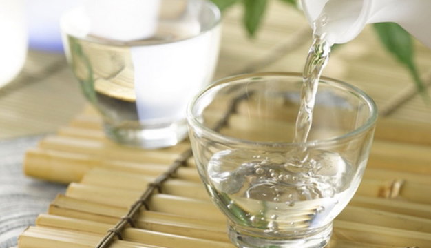 chai nhựa đựng rượu