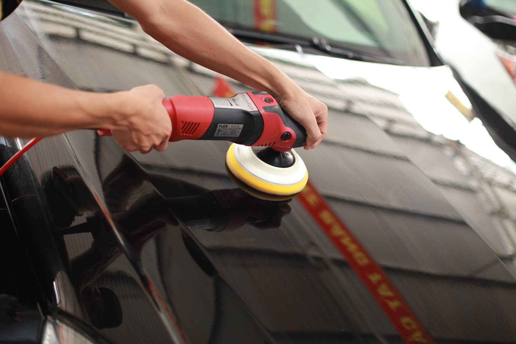 dịch vụ đánh bóng xe ô tô