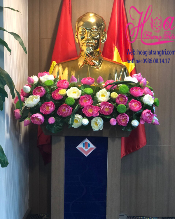 Hoa sen trang trí tượng Bác