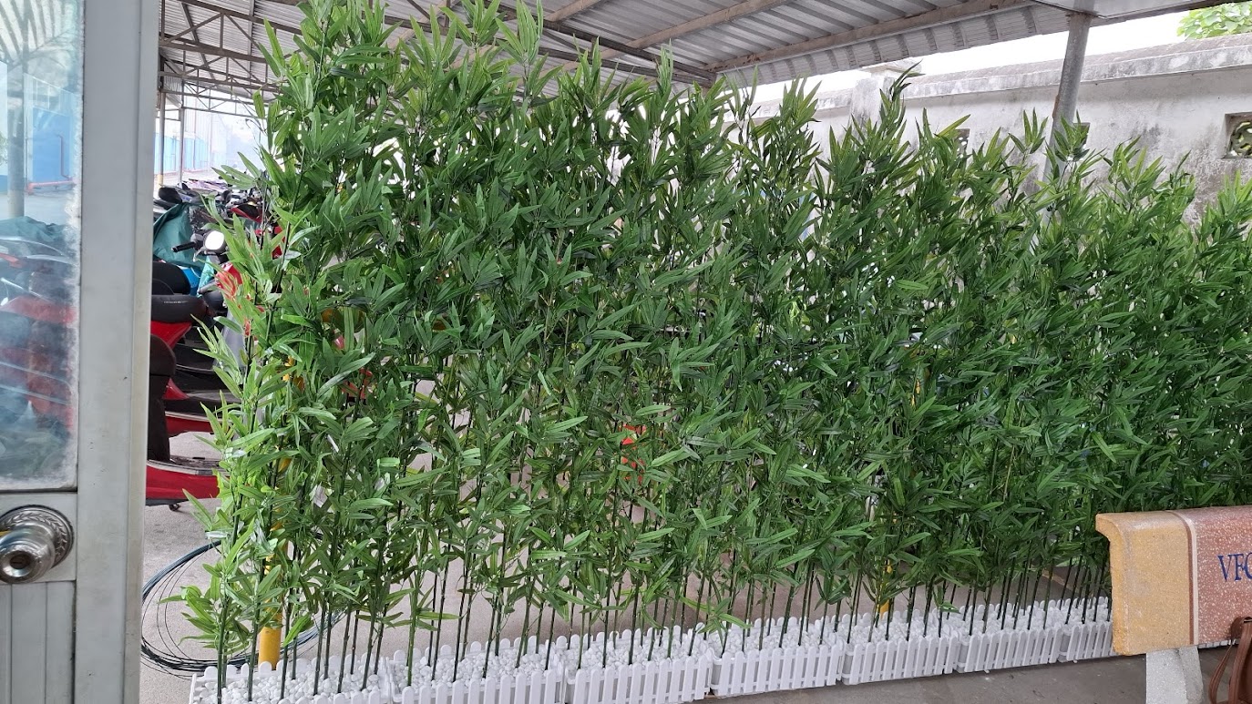 Trúc quân tử giả cao cấp trang trí văn phòng - Sản xuất và phân phối bởi Hoa Lụa Phương Thảo Cây trúc quân tử giả trong chậu sỏi trắng, thiết kế vách ngăn decor hiện đại