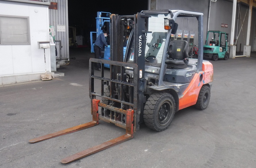 Giá Xe Nâng Cũ 3 Tấn Toyota