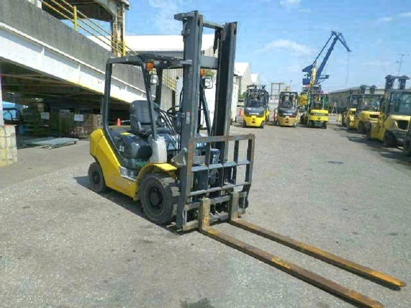 xe nâng 2,5 tấn càng gật gù