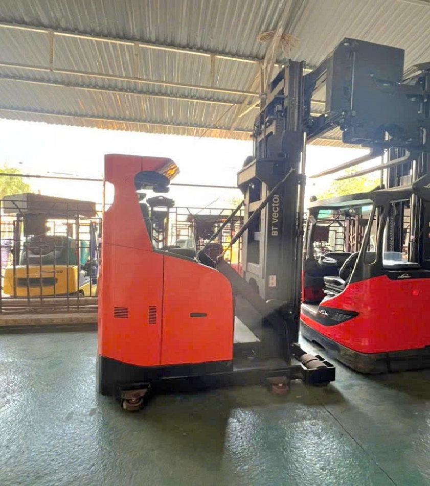 xe nâng điện xoay ba chiều