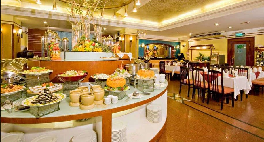 nhaanjj làm tiệc buffet