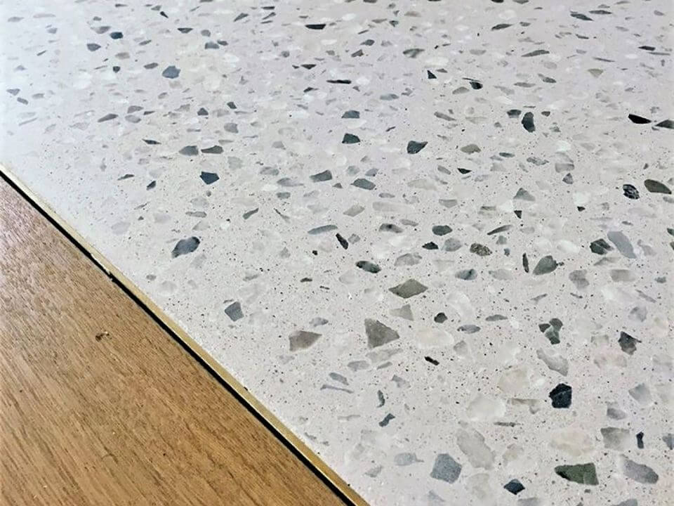 Terrazzo là sự kết hợp của nhiều loại hạt đá với chất liên kết (Ảnh sưu tầm)