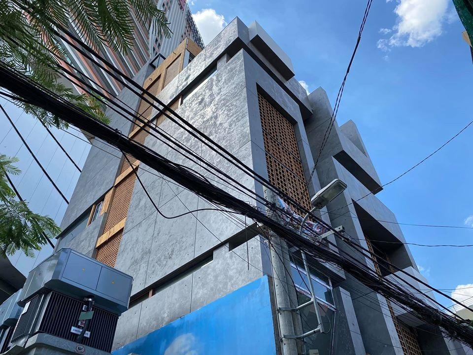 Vietbeton thi công hạng mục tường hiệu ứng bê tông cho dự án nhà ở 215 Điện Biên Phủ, Bình Thạnh.