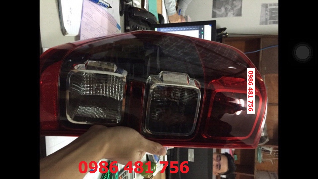 Đèn Hậu Ford Ranger 2015 Lòng Đen