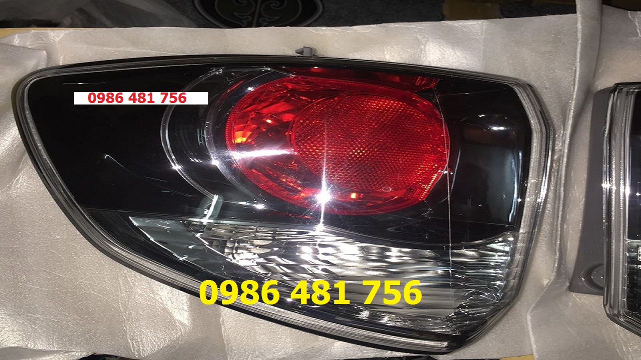 Đèn Hậu Ngoài Toyota Fortuner 2015