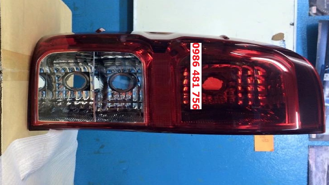 Đèn Hậu Toyota Hilux 2016