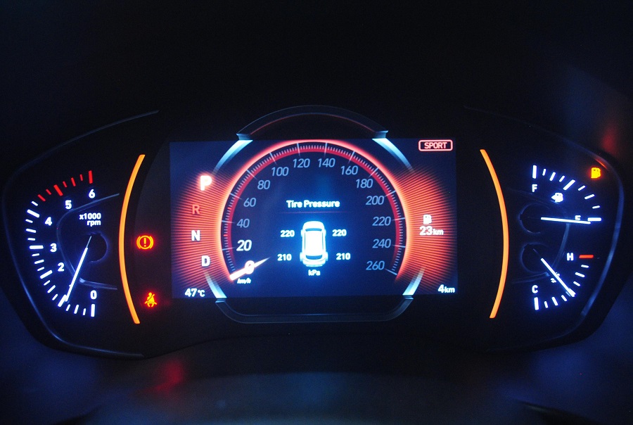 ly-do-o-to-can-co-cam-bien-ap-suat-lop-4