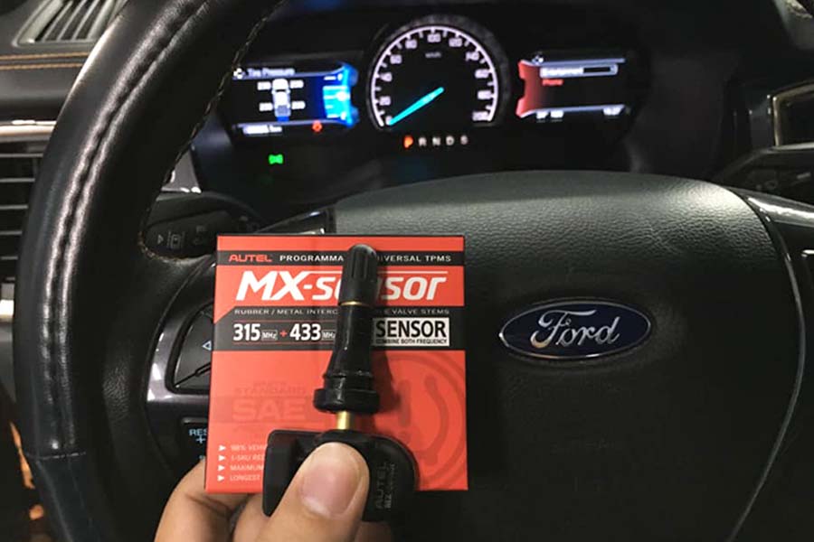 kich-hoat-cam-bien-ap-suat-lop-cho-xe-ford-2