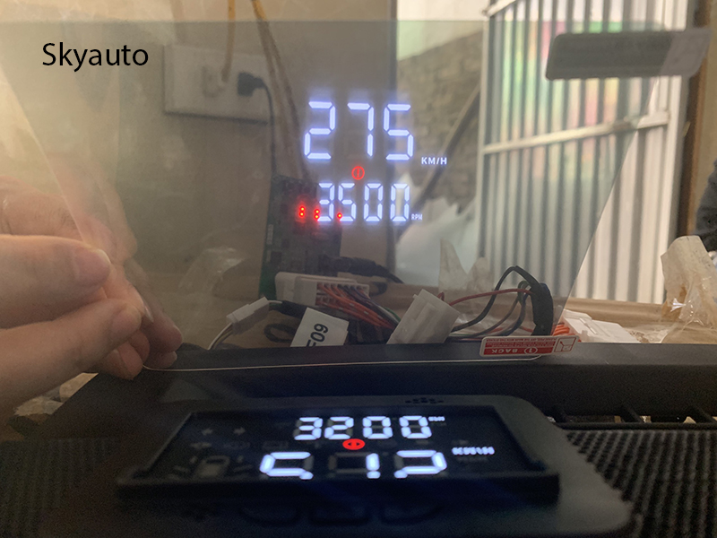 hiển thị tốc độ trên kính lái - hud