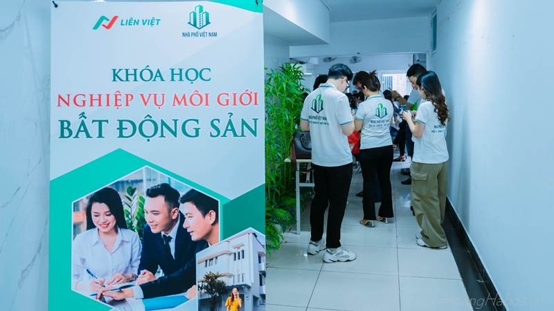 Tổ chức đào tạo khóa học nghiệp vụ môi giới BĐS cho nhân viên Nhà Phố Việt Nam
