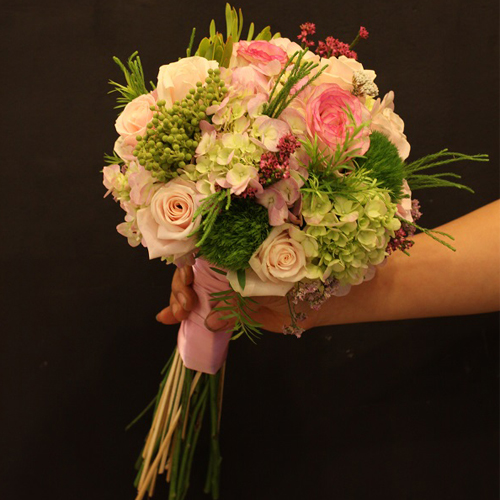  Hoa cầm tay cho cô dâu xinh xắn trong ngày tân hôn thêm rực rỡ - Vuonhoaxinh.vn 