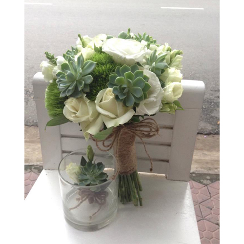 Hoa cầm tay dành cho cô dâu mặc áo dài, giúp cô dâu trở nên thướt tha và xinh xắn hơn