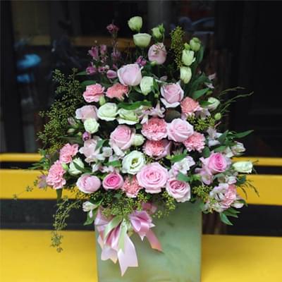 Lẵng hoa tặng sinh nhật - Hoa tươi tắn làm mọi người thêm xinh xắn