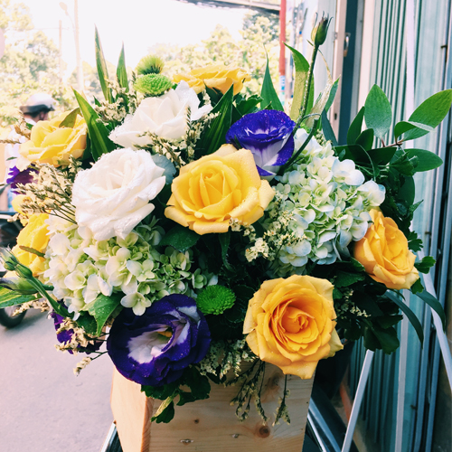 Lẵng hoa tặng sinh nhật - Hoa sinh nhật đẹp tại Vườn Hoa Xinh Flower Shop