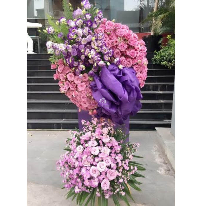 Mẫu hoa "Thầm lặng" - Vòng hoa chia buồn cùng người thân trong ngày tang lễ