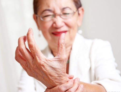 Cách chữa bệnh viêm khớp dạng thấp an toàn hiệu quả