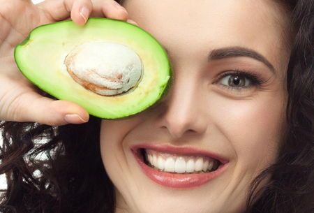 Công dụng của quả bơ với sức khỏe con người như thế nào