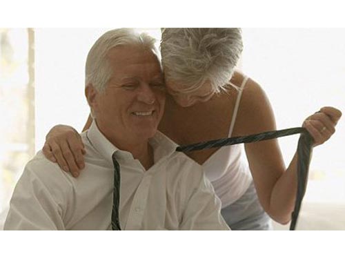 Phụ nữ mãn kinh có quan hệ được không