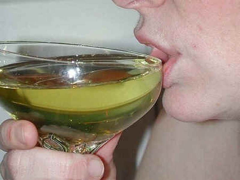 Uống nước lá đu đủ có hại không