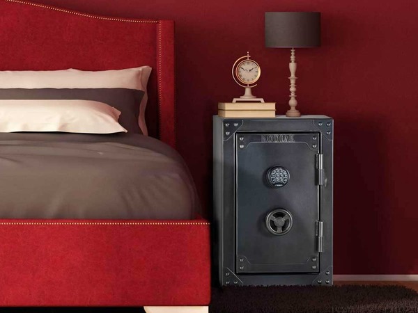 Giải đáp có nên để két sắt đầu giường hay không?