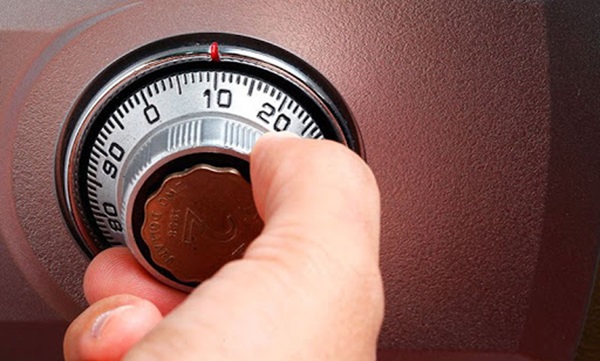 Hướng dẫn mở khóa két sắt bằng mã số mà không sử dụng chìa