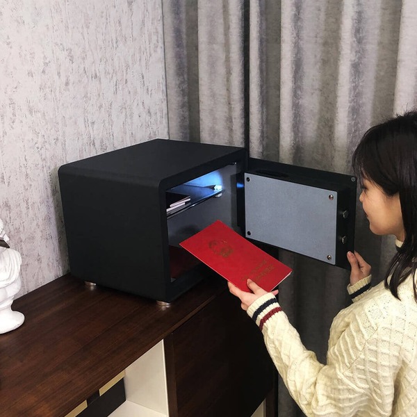 Két sắt mini không chiếm nhiều diện tích, dễ dàng đặt ở nhiều vị trí khác nhau