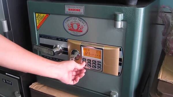 Tìm hiểu cách mở két sắt điện tử hiệu quả và nhanh chóng