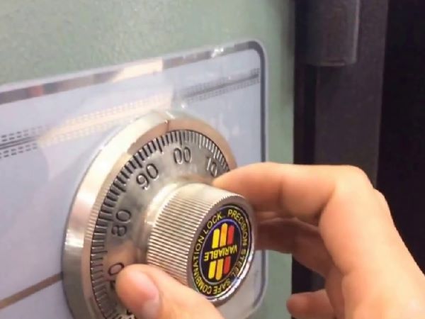 Khóa cơ của két sắt