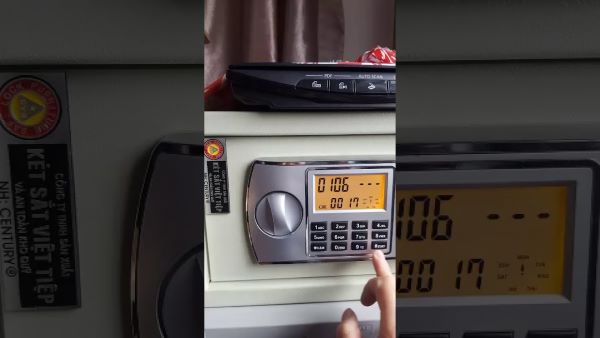 Két sắt điện tử bị loạn số