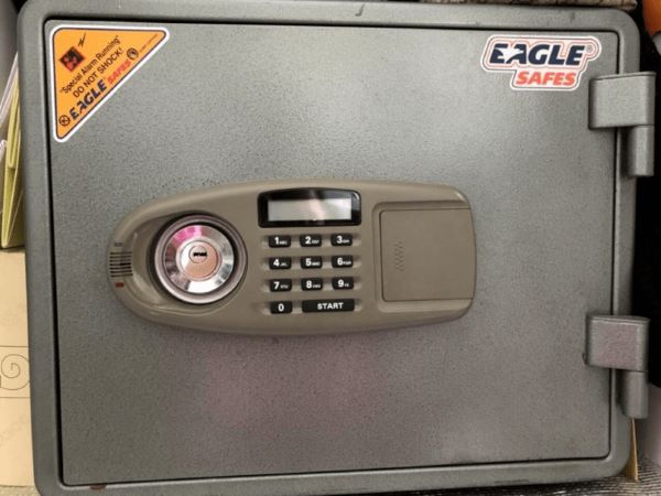 Lỗi màn hình LCD két sắt điện tử không hiển thị thông tin