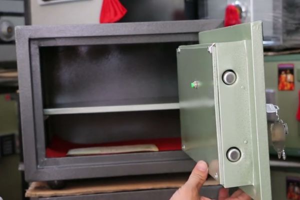 Khi mua két sắt, cần chú trọng tính năng an toàn hơn là chỉ giá cả và thiết kế bên ngoài