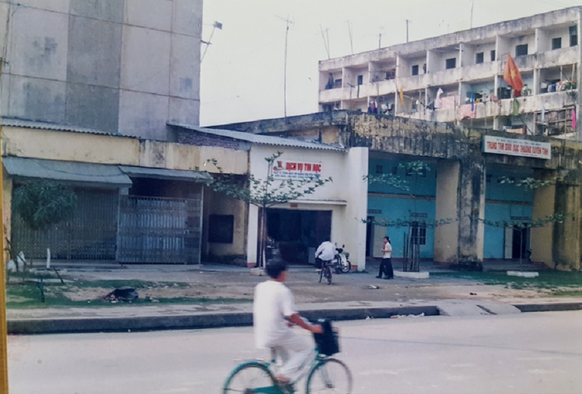 Cửa hàng Dịch vụ Tin học Việt Anh năm 1996 tại khu nhà Lắp máy 10 - Đường Đại lộ Thịnh Lang