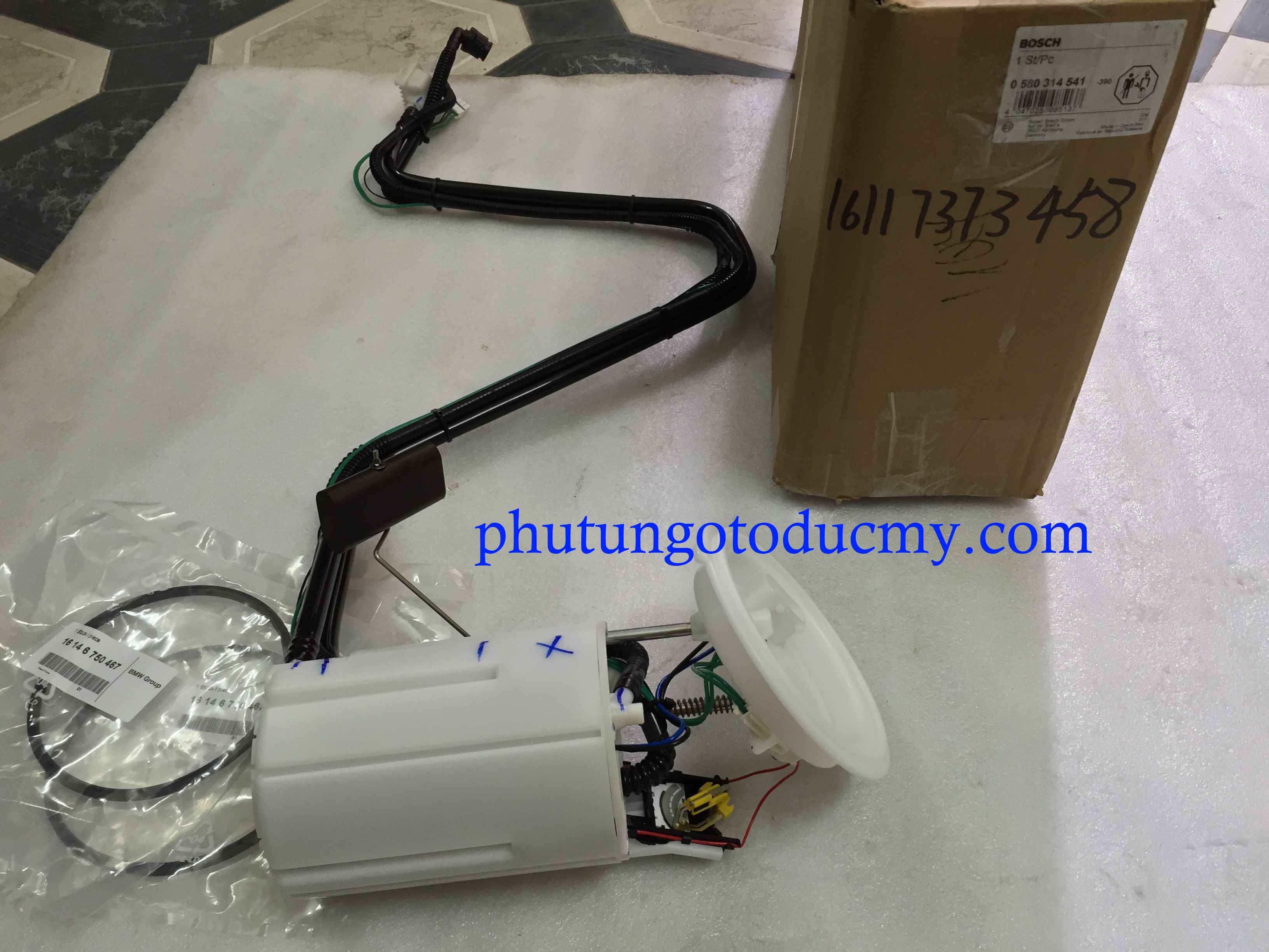 Bơm xăng Bmw 520i,525i E60