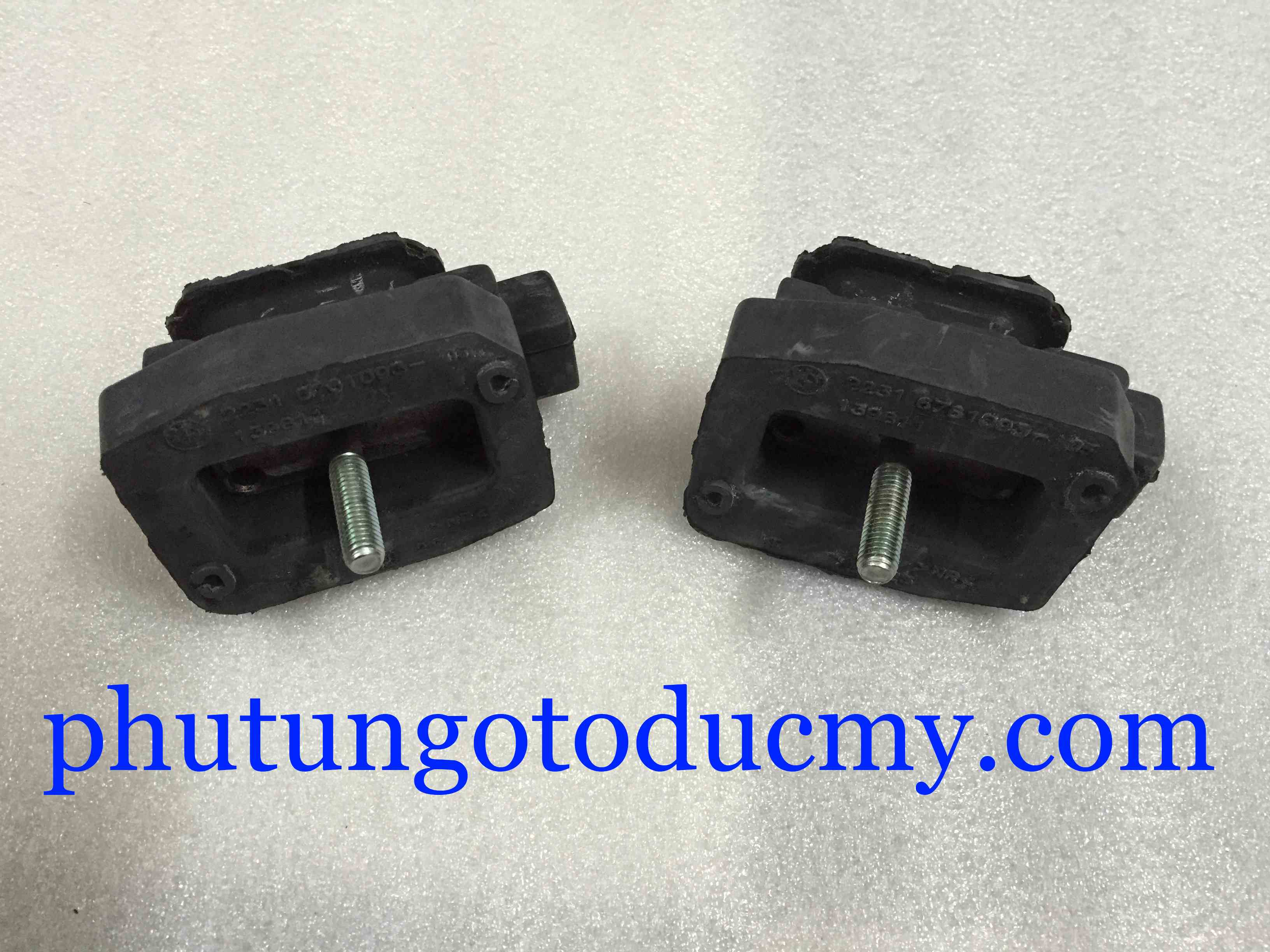 Cao su chân hộp số BMW 520i, 525i, 530i E60- 22316771741