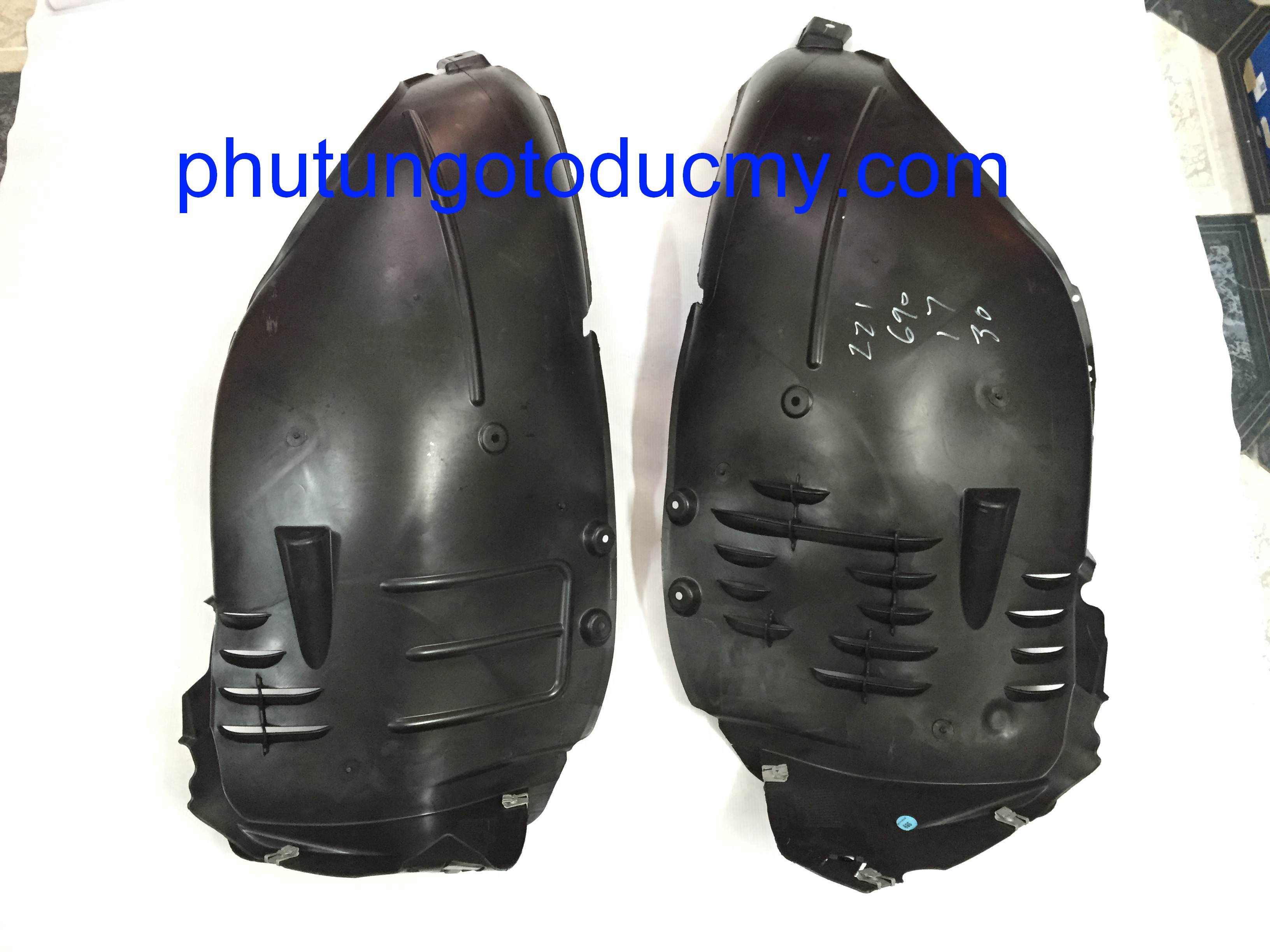 Chắn bùn lòng vè Mercedes S350,S500,S550 W221- A2216900730