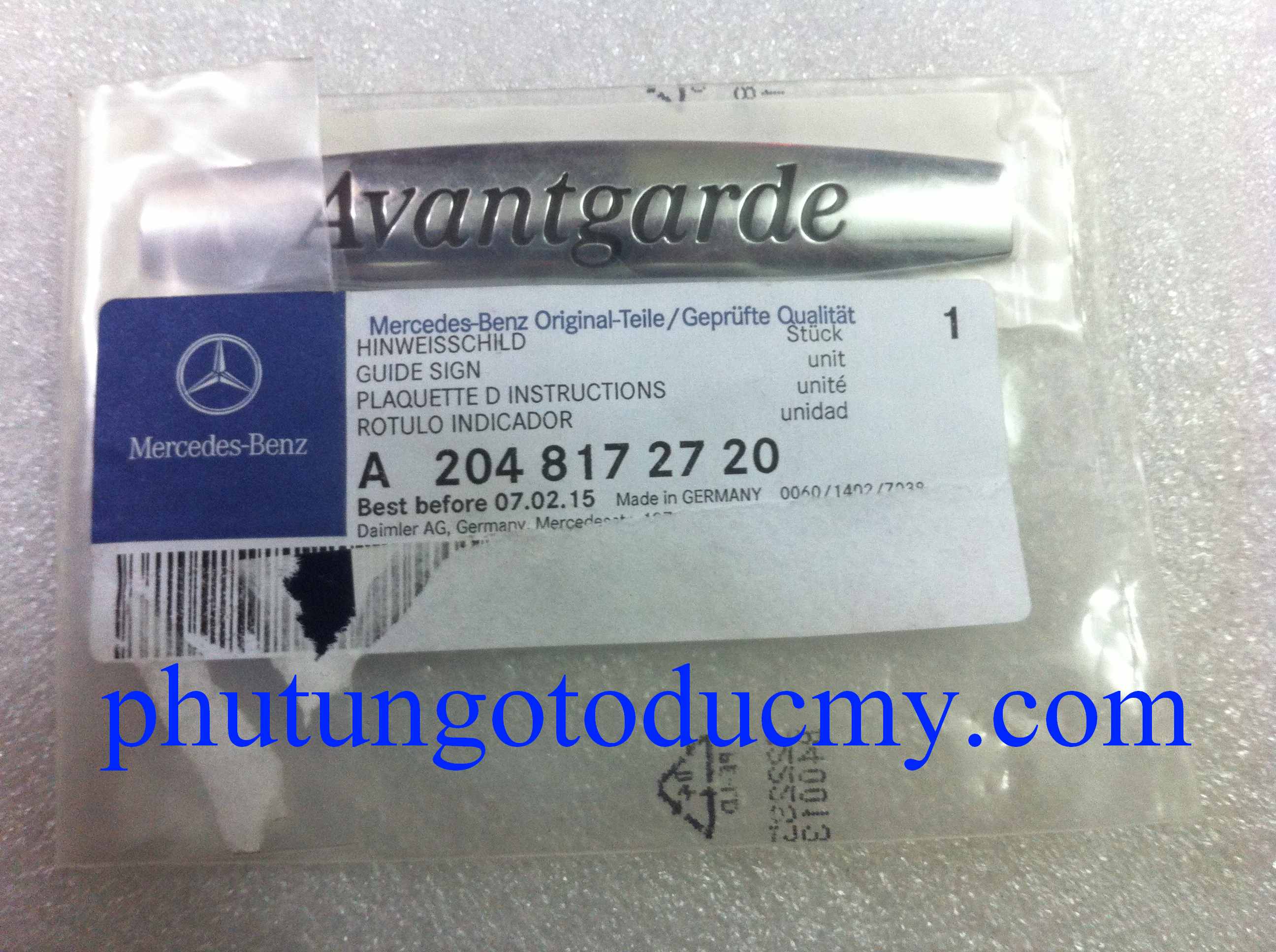 Chữ Avantgarde tai xe Mercedes C class- A2048172720