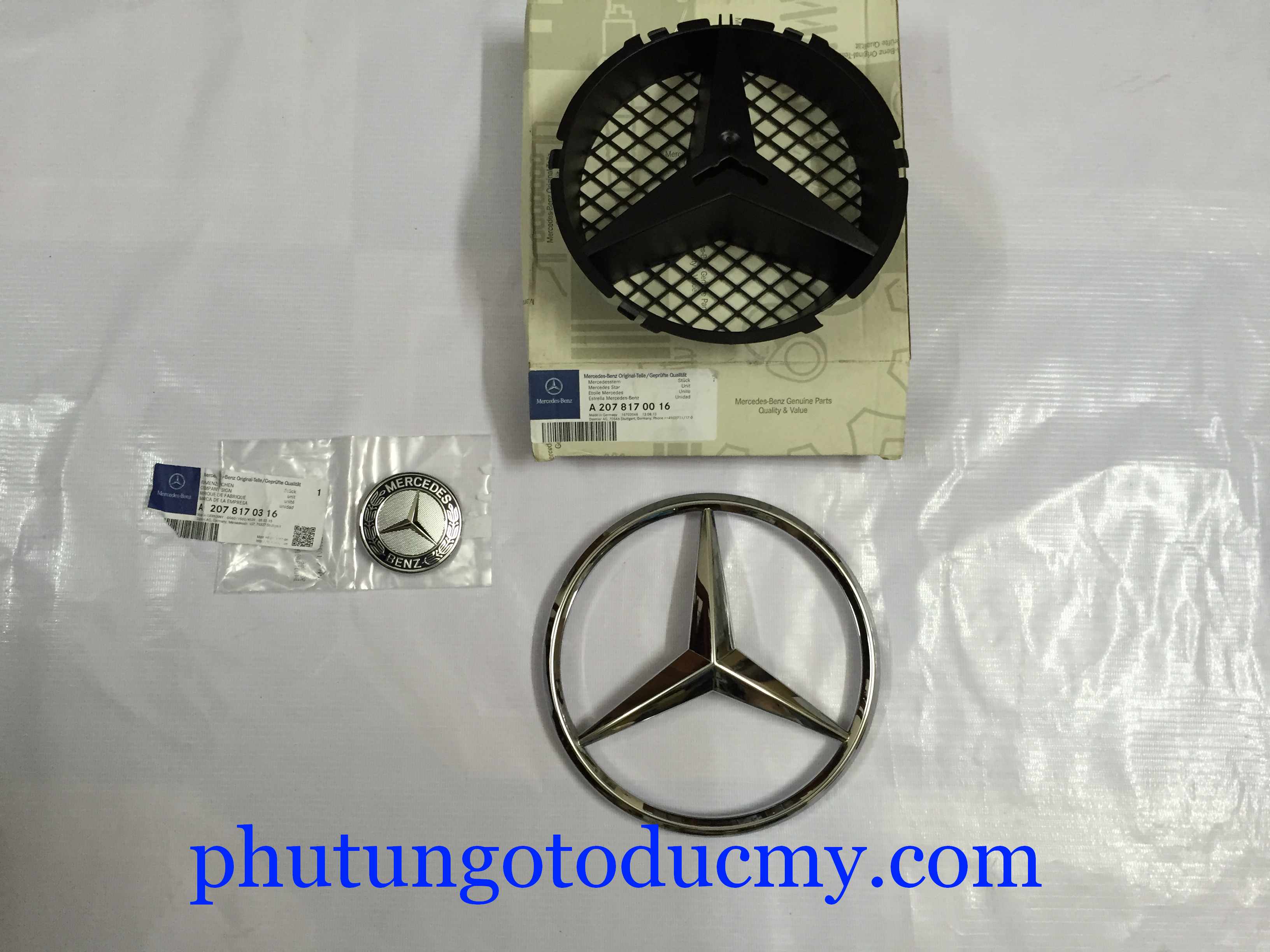 Đế nhựa logo mặt ca lăng Mercedes GLK, C class W204 - A2078170016