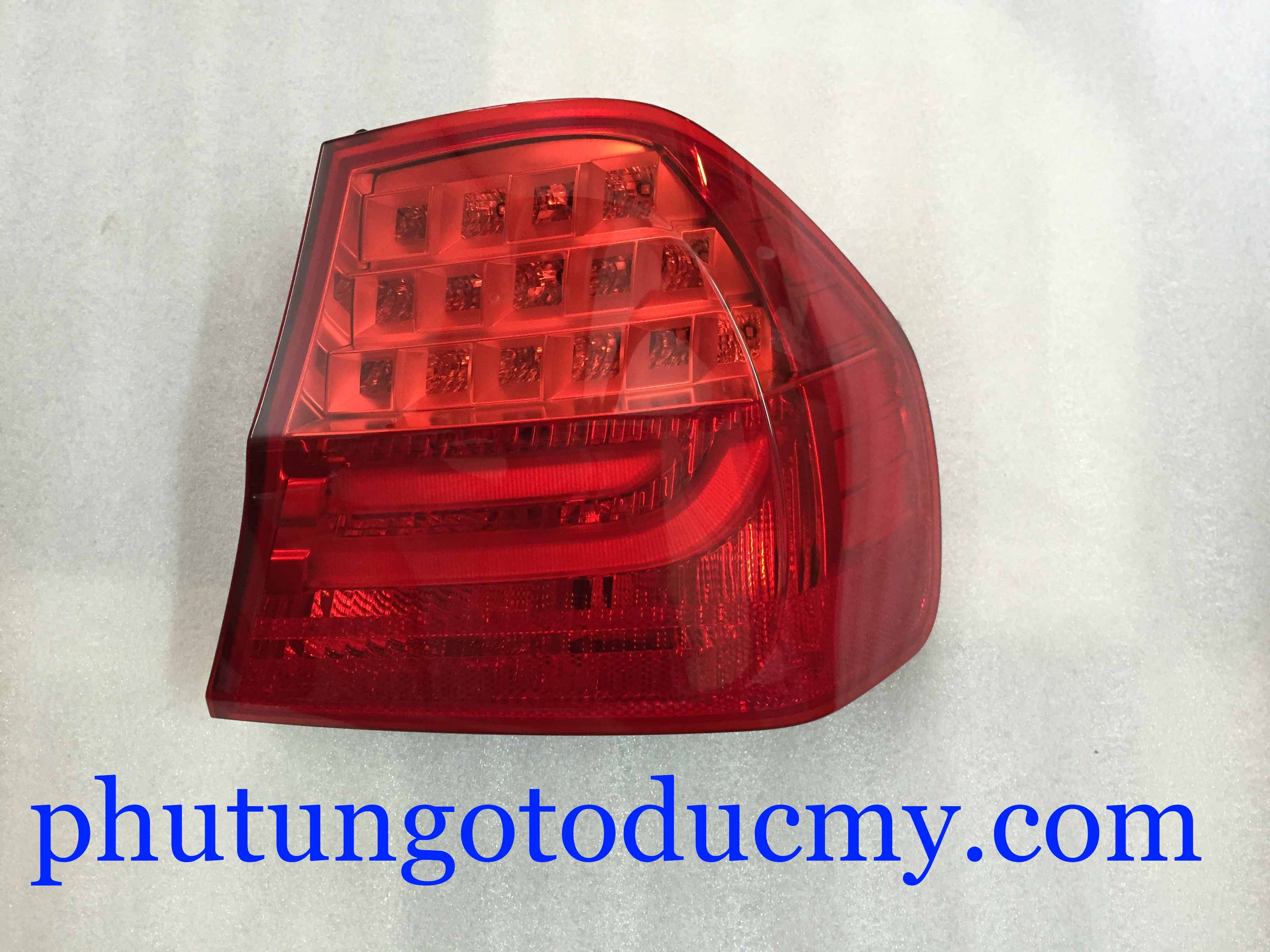 Đèn hậu BMW 320i, 325i , 328i E90- 63217289426