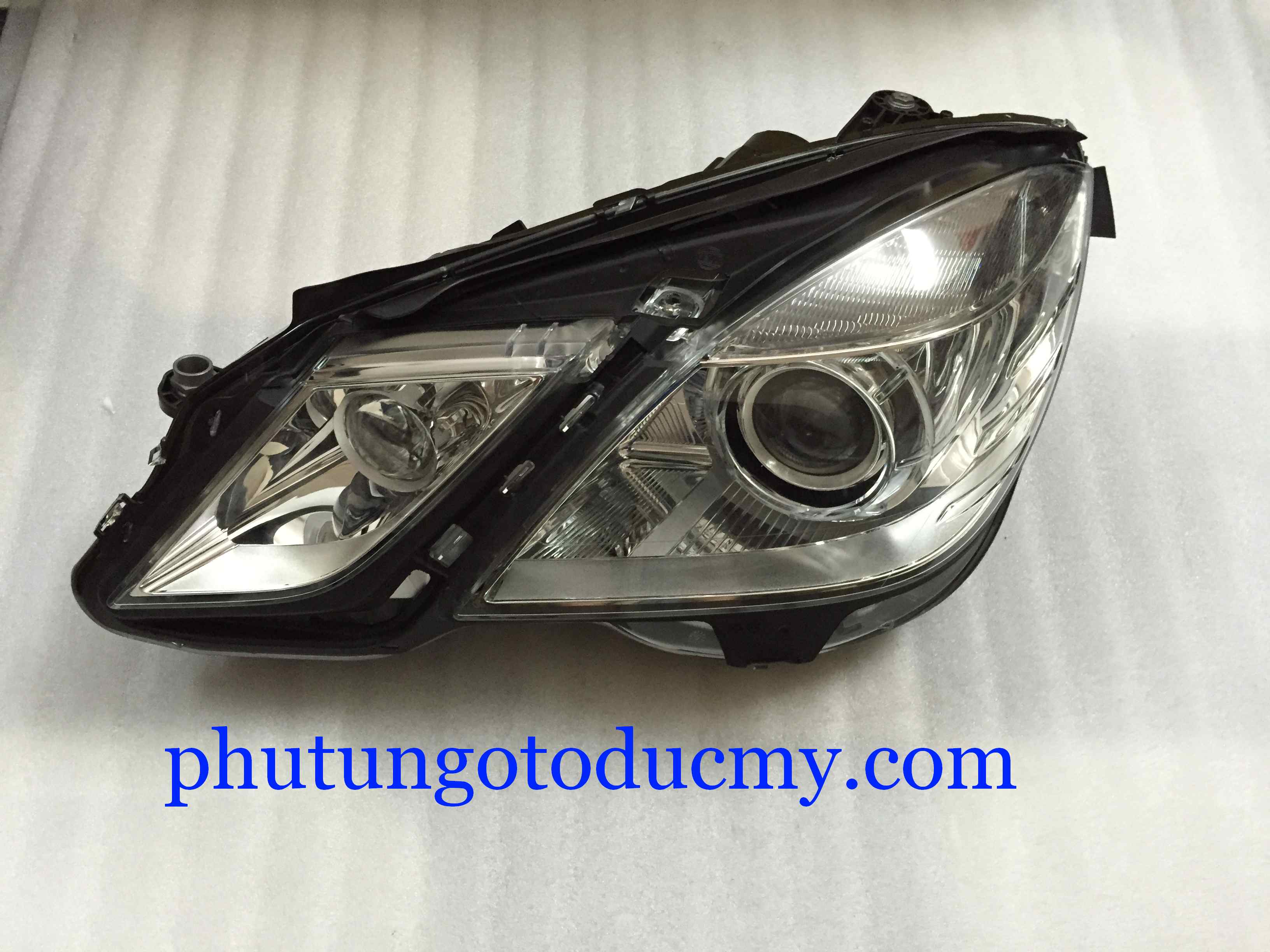 thumbnail image 2 of Glossy Black Honeycomb Grille For Mercedes E-Class W212 (2009-2013) – E200, E250, E300, E350 2 of 3