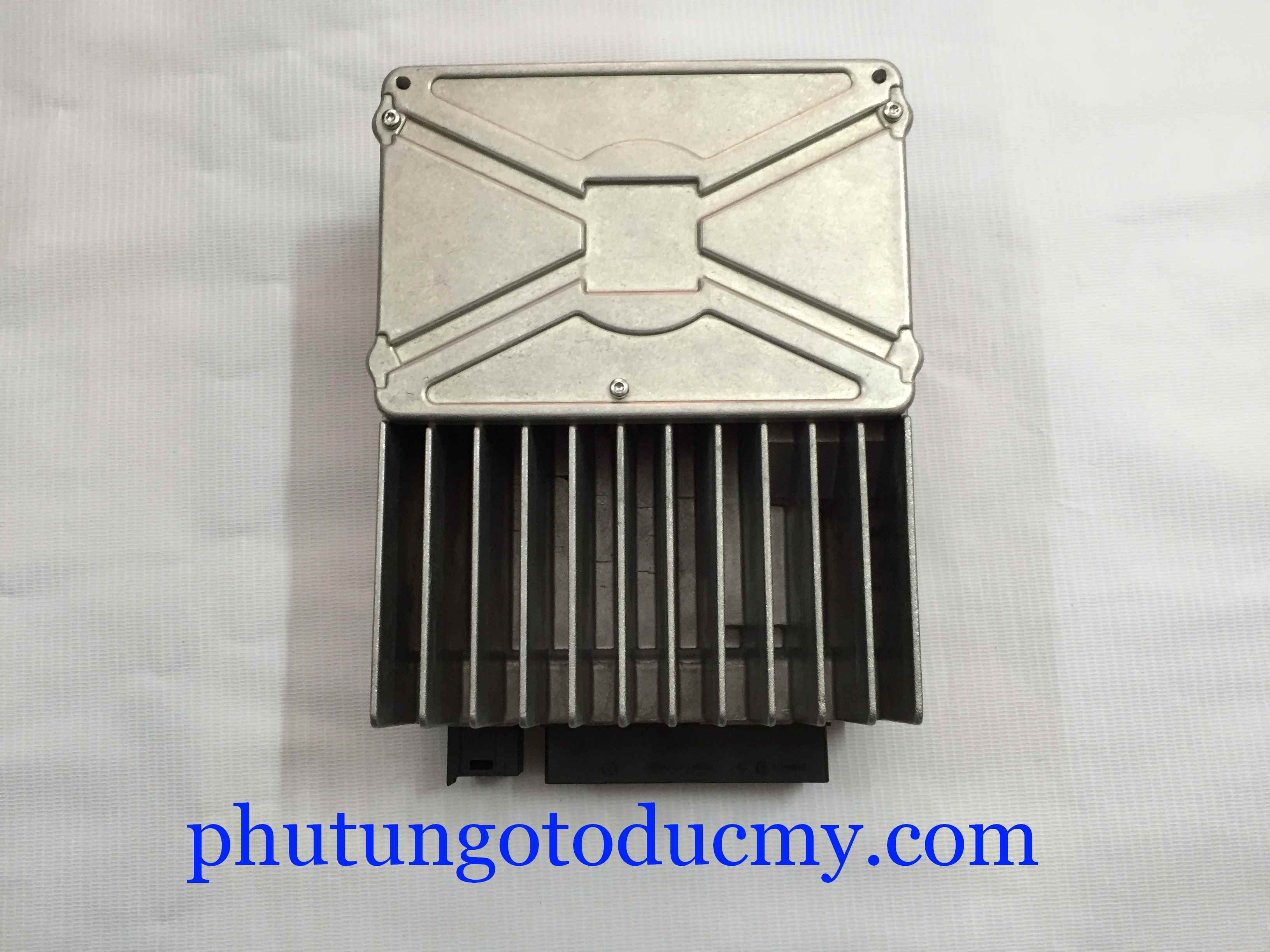 Hộp âm ly Mercedes GL450,GL550,ML350,ML320 W164- A2158706689