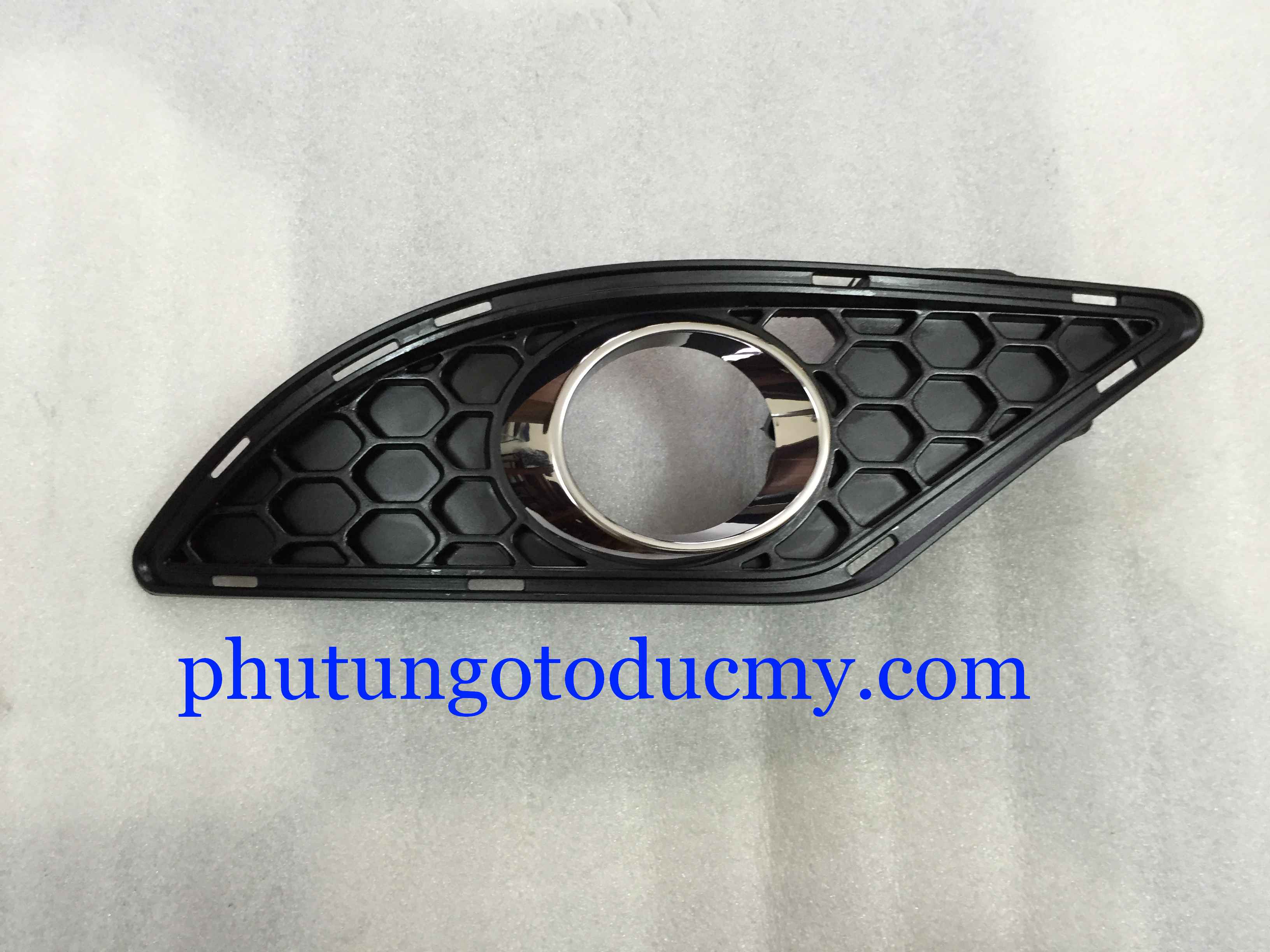 Phụ tùng ô tô chính hãng, phụ tùng ô tô Mercedes, Phụ tùng ô tô BMW, phụ tùng chính hãng audi, ducmy, Phutungotoducmy.com, phụ tùng Oem, porsche, cadillac, acura, Lexus, Land rover, volkwagen, rolls royce, chrysler. các loại lọc dầu, lọc gió, lọc xăng, càng A, càng I, đèn pha, đèn hậu, má phanh, đĩa phanh, giảm xóc, rotuyn, , logo bánh xe, các loại cảm biến, Phụ tùng ô tô rẻ nhất, phụ tùng ô tô giá tốt nhất Hà Nội, Sài Gòn, Ốp đèn gầm Mercedes S350,S500,S550 W221 - A2218850253