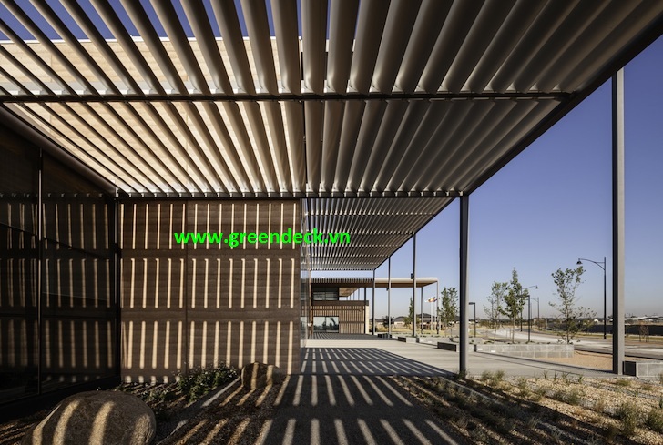 Lam gỗ chắn nắng mái